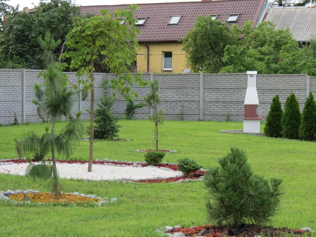 Vonkajšia záhrada v ubytovaní Apartamenty Energo