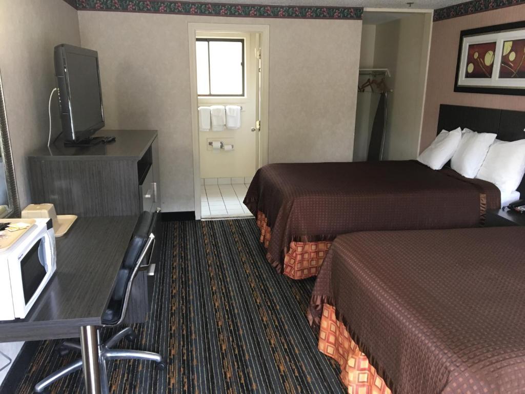 Whitney Inn & Suites photo