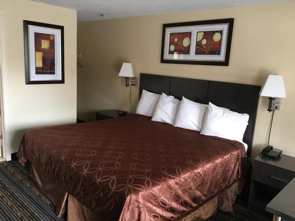Whitney Inn & Suites photo