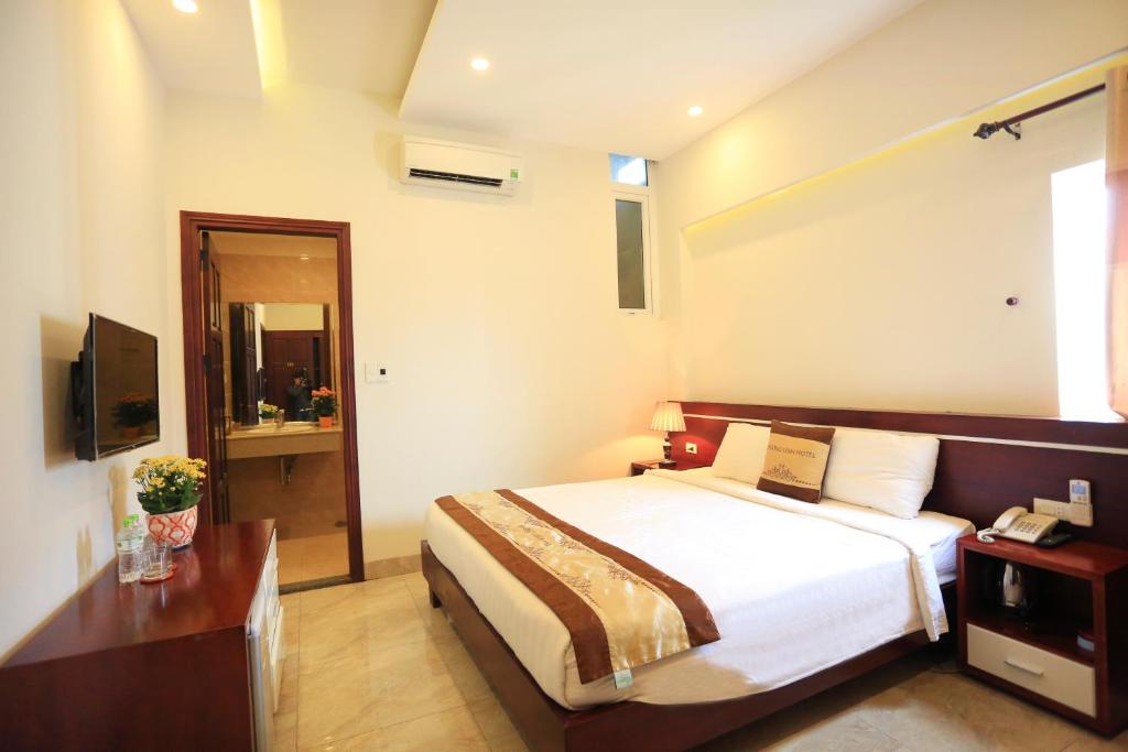 TV a/nebo společenská místnost v ubytování Phuong Linh Hotel
