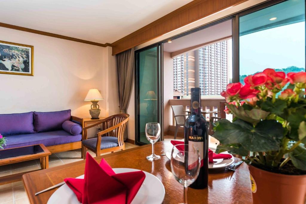 The Residence Garden - Resim 5