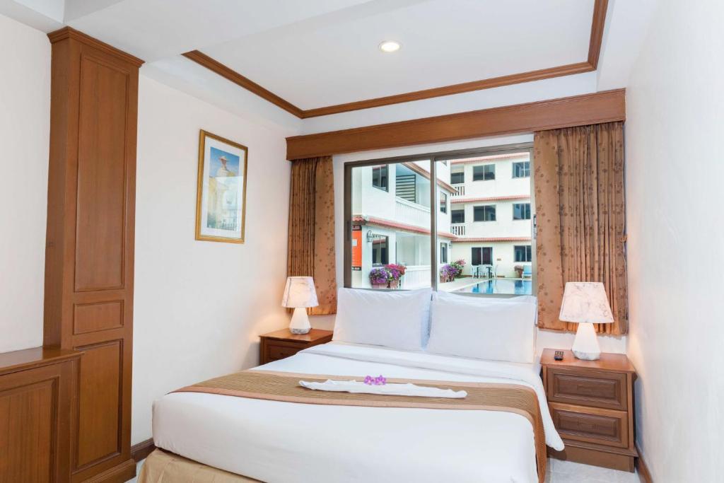 The Residence Garden - Resim 8