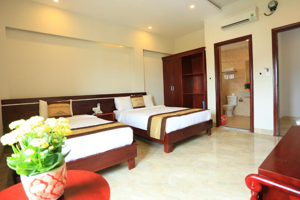 Postel nebo postele na pokoji v ubytování Phuong Linh Hotel