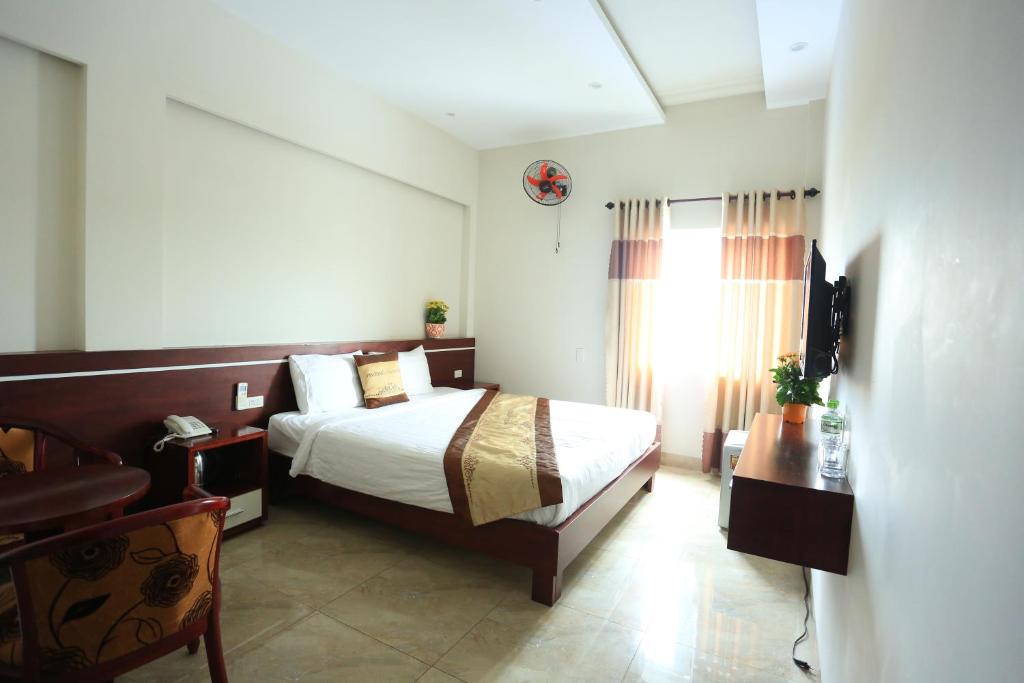 Postel nebo postele na pokoji v ubytování Phuong Linh Hotel