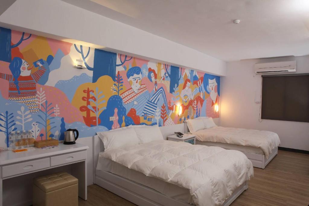 Traveller Inn - Mido Hotel - Large Twin Room (Room Selected At Check-in)