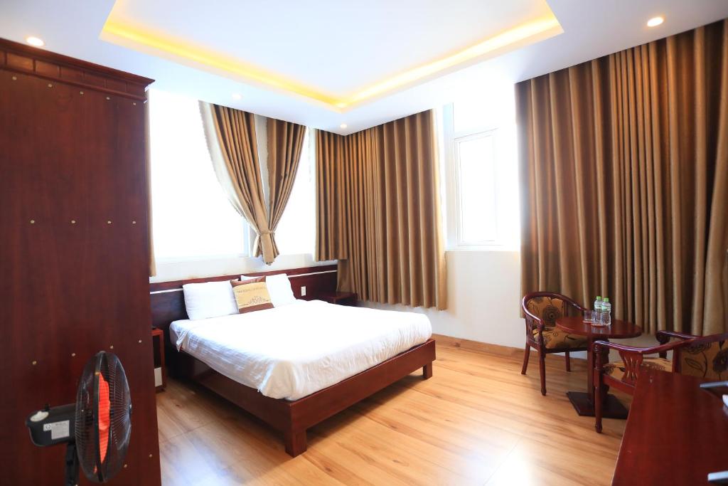 Postel nebo postele na pokoji v ubytování Phuong Linh Hotel