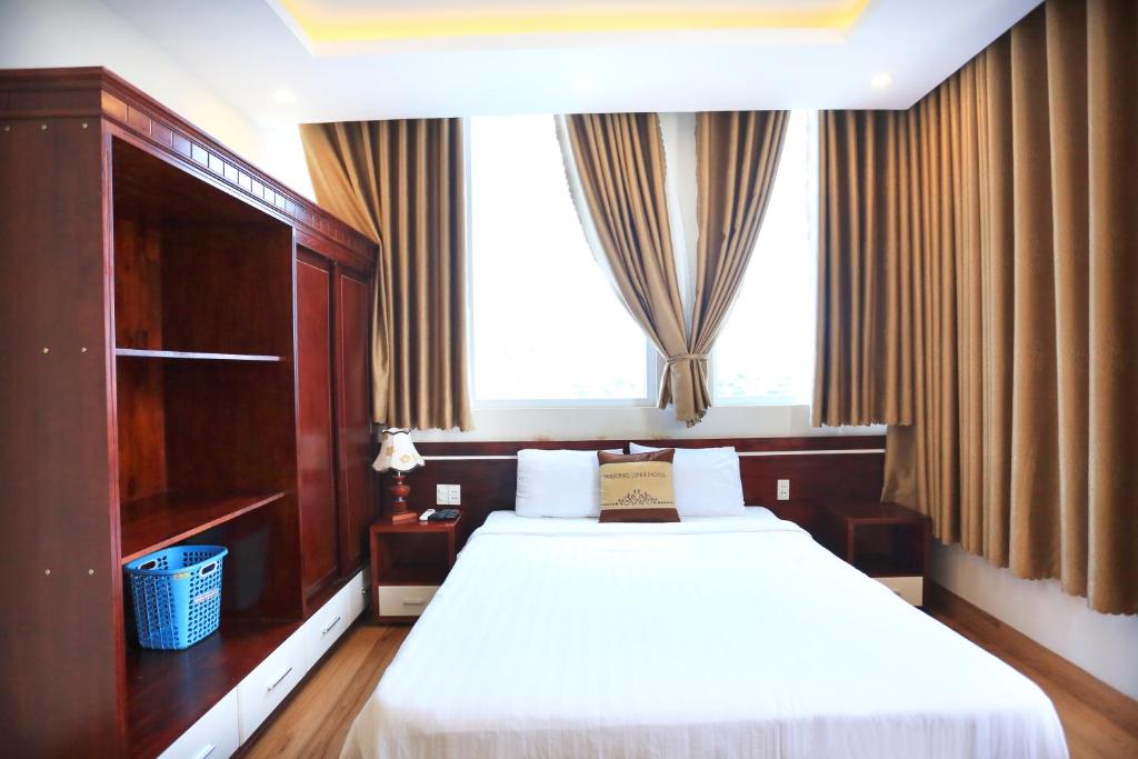 Postel nebo postele na pokoji v ubytování Phuong Linh Hotel