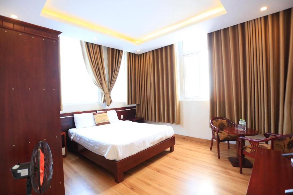 Postel nebo postele na pokoji v ubytování Phuong Linh Hotel