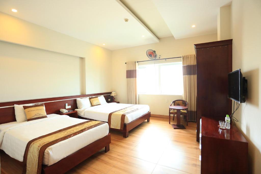 Postel nebo postele na pokoji v ubytování Phuong Linh Hotel