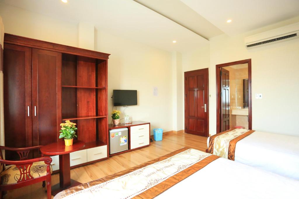 TV a/nebo společenská místnost v ubytování Phuong Linh Hotel