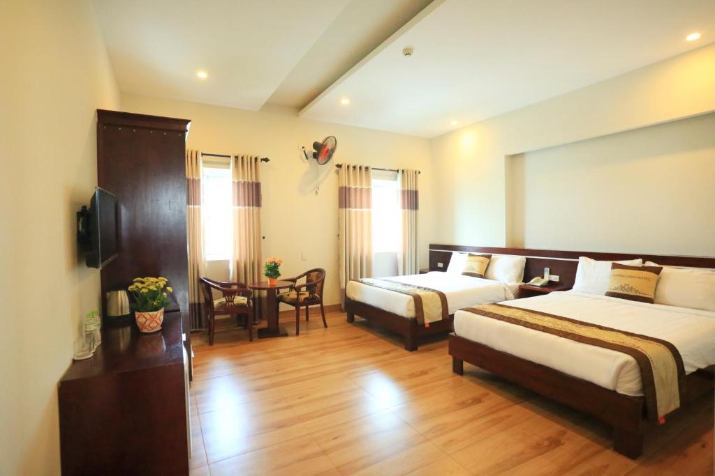 Postel nebo postele na pokoji v ubytování Phuong Linh Hotel