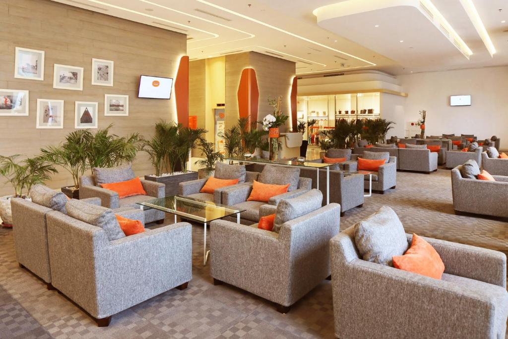 Posezení v ubytování HARRIS Hotel & Conventions Bekasi
