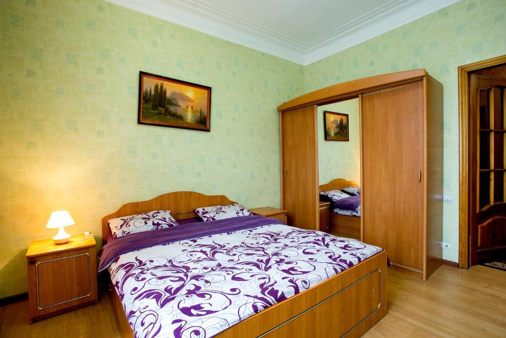 Ліжко або ліжка в номері Apartments on Bolshaya Morskaya 65