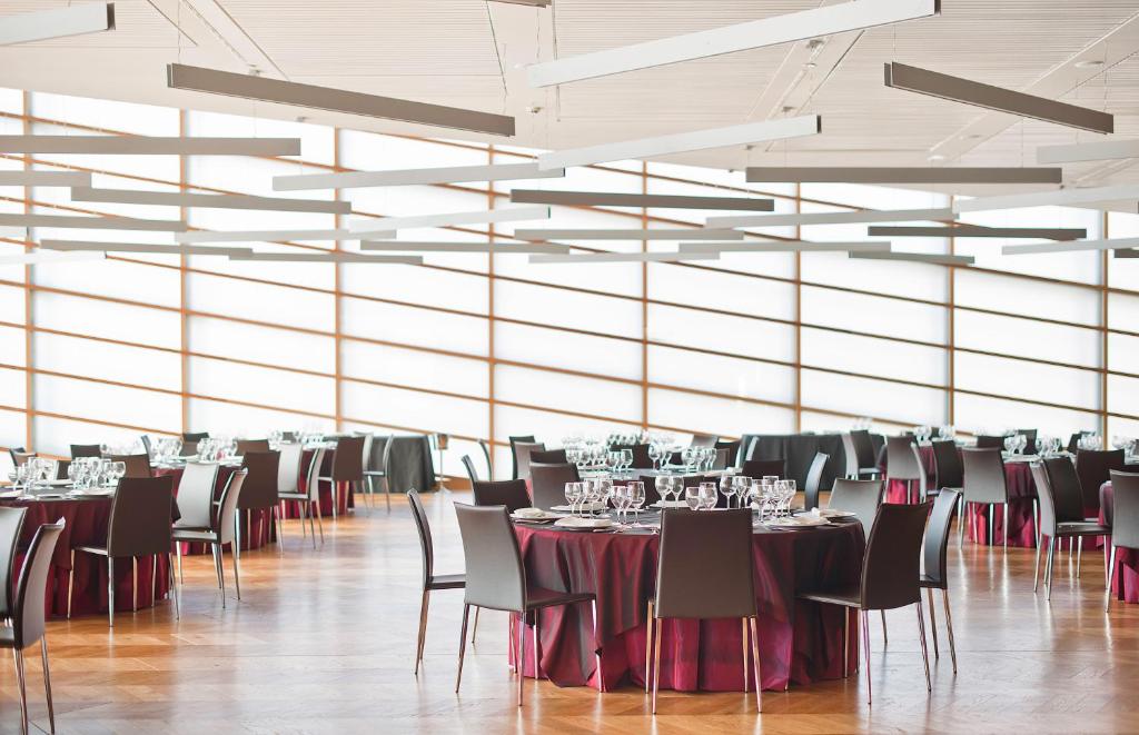 Hotel Reina Petronila - Resim 31