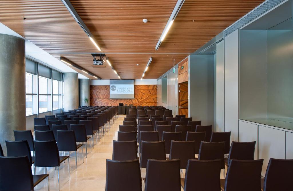 Hotel Reina Petronila - Resim 7