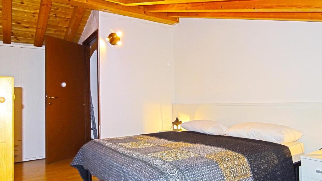 Posteľ alebo postele v izbe v ubytovaní La Quiete 56 Lake view Apartment by Gardadomusmea