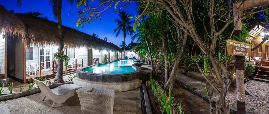Bazén v ubytování Manta Dive Gili Trawangan Resort nebo v jeho okolí
