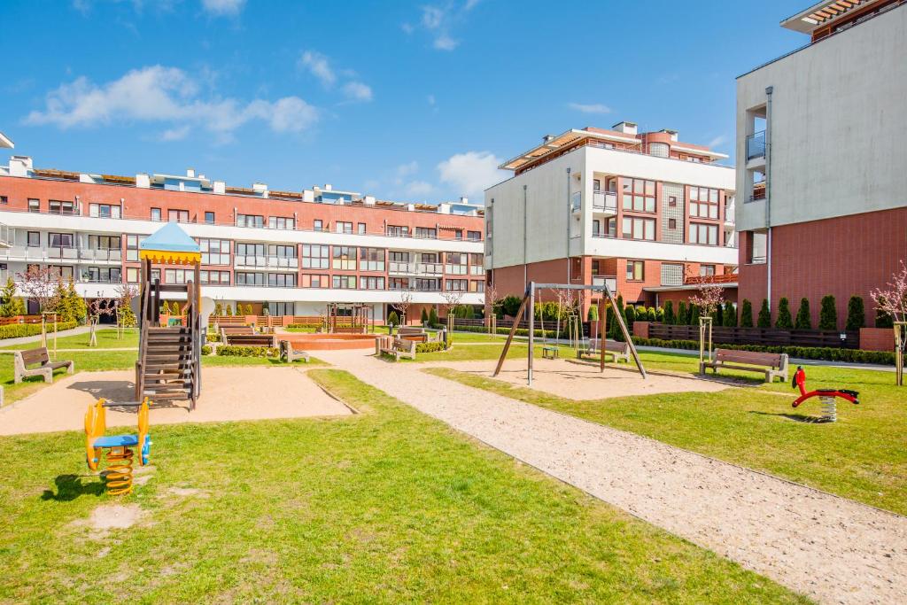 Vonkajšia záhrada v ubytovaní Apartamenty Sun & Snow Kołobrzeg Jantar