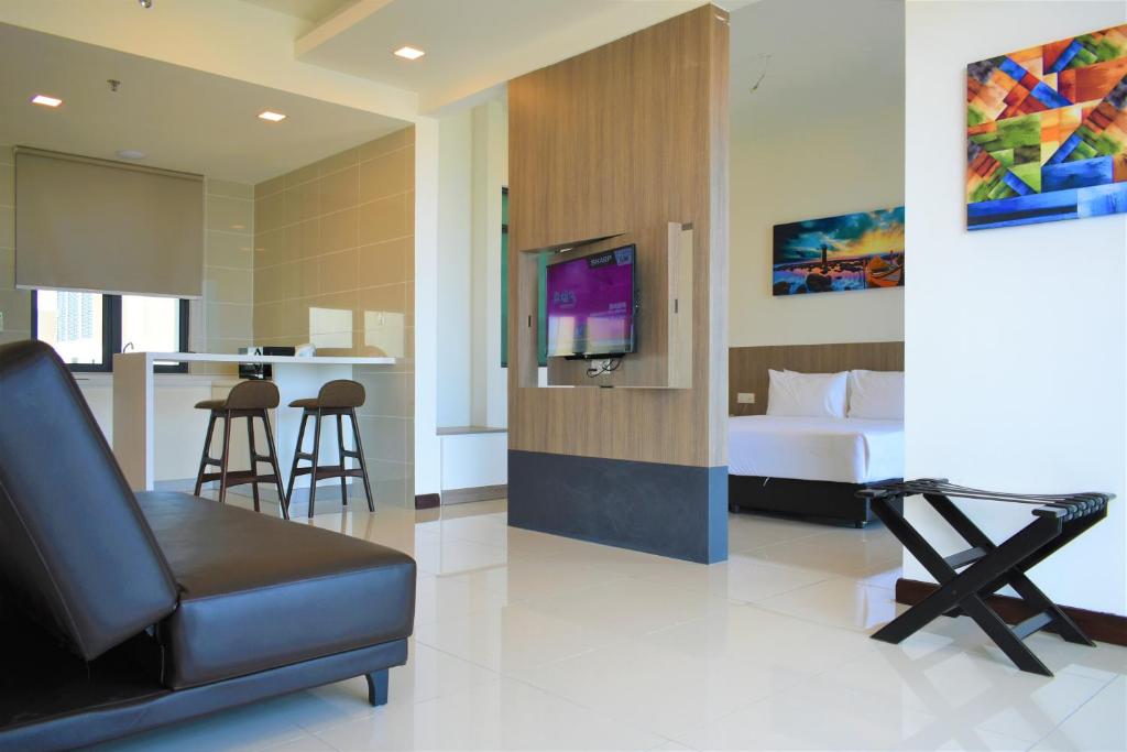 D'Wharf Hotel & Serviced Residence - Executive Suite With City View