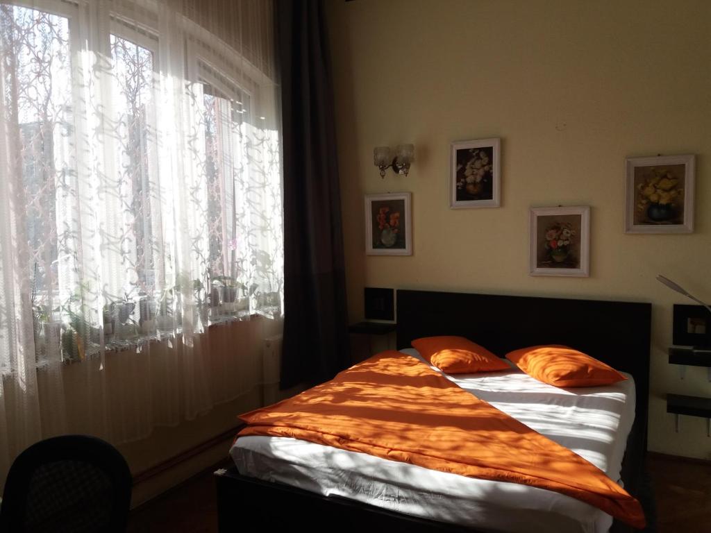 Postel nebo postele na pokoji v ubytování 12 Residence Cotroceni