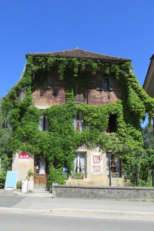 Edifici on està situat el bed and breakfast