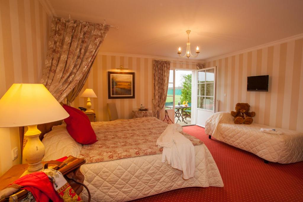 Logis Le Fleuray - Garden Triple Room