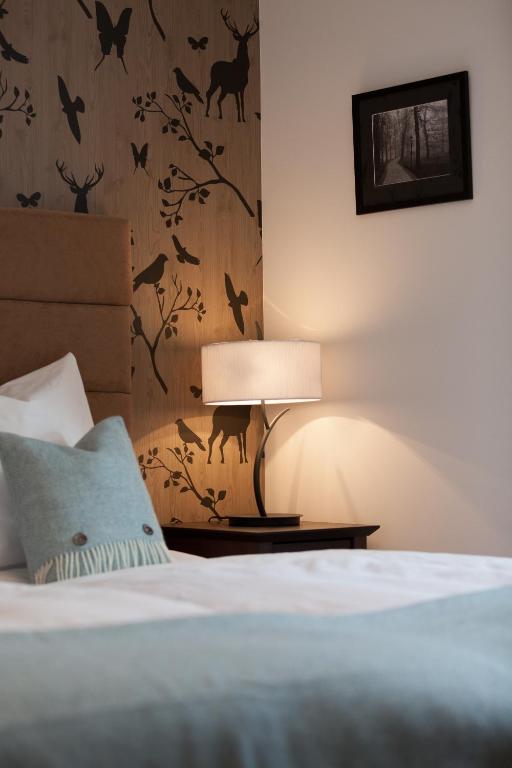 Postel nebo postele na pokoji v ubytování Boutique-Hotel Garni Bellevue Davos Wiesen