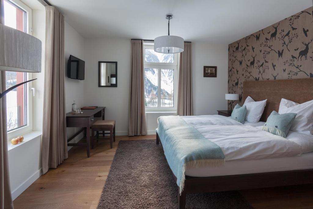 Postel nebo postele na pokoji v ubytování Boutique-Hotel Garni Bellevue Davos Wiesen