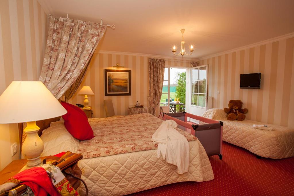 Logis Le Fleuray - Garden Quadruple Room