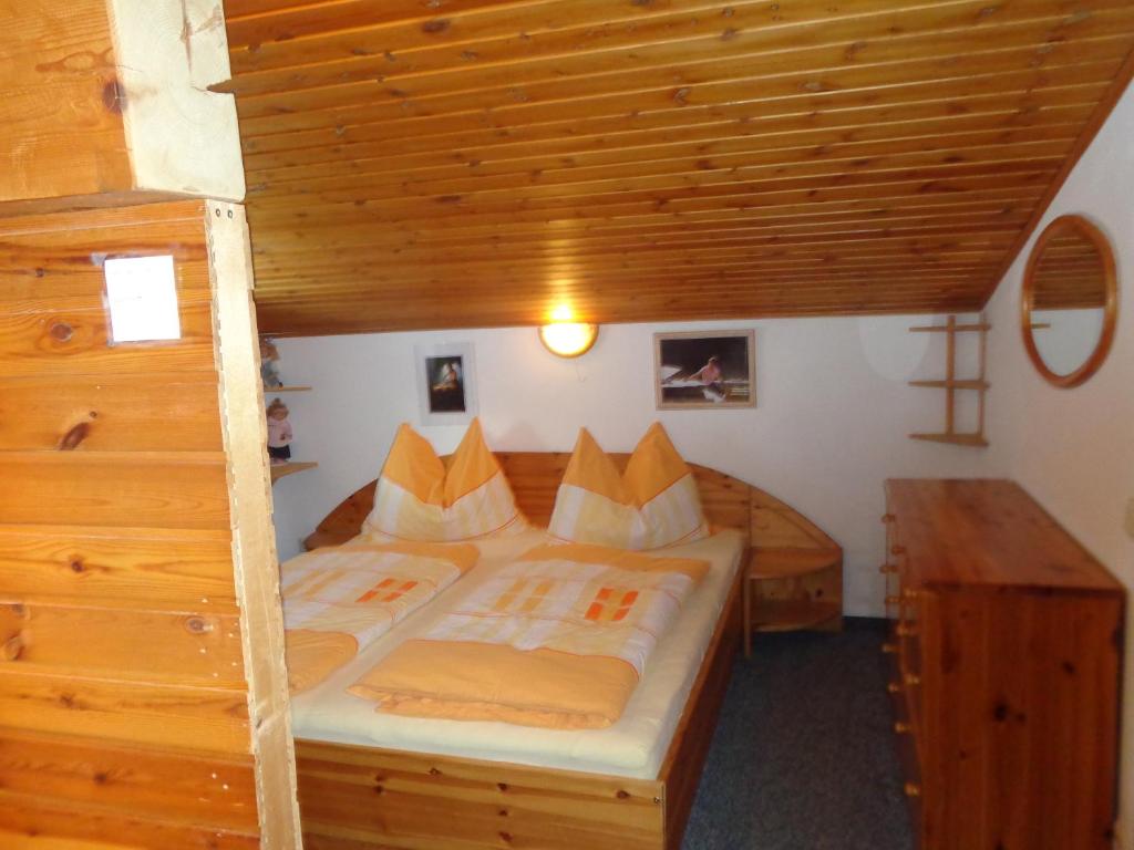 Una cama o camas en una habitación de Haus Ottilie
