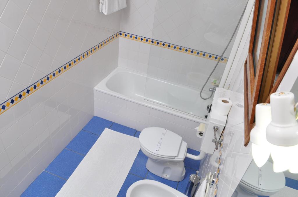 Koupelna v ubytování Moderna do Geres Hotel