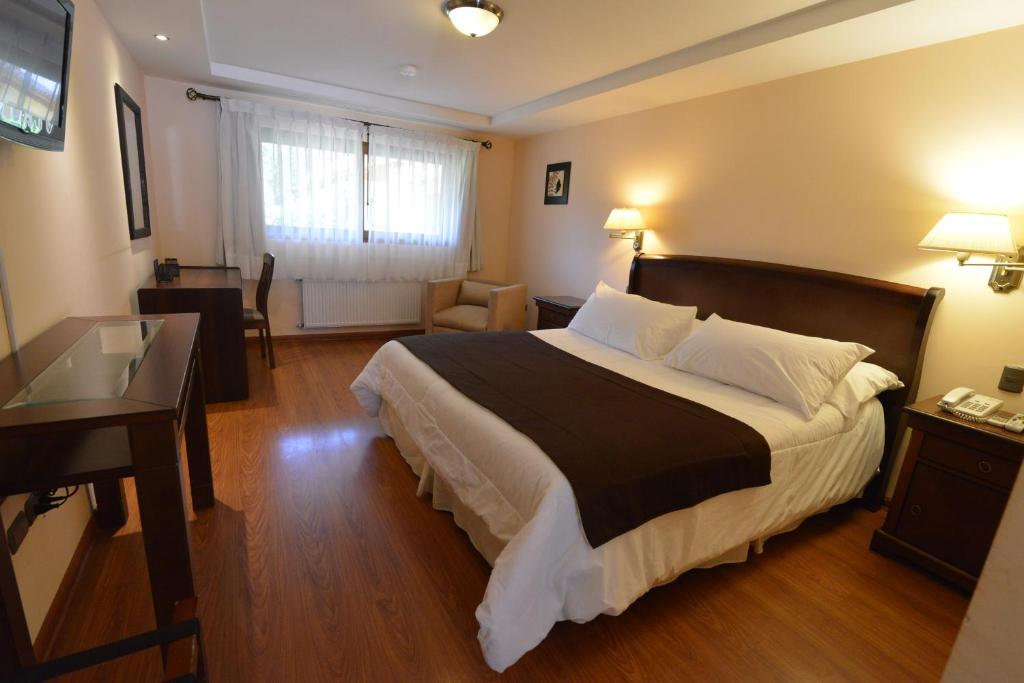 Postel nebo postele na pokoji v ubytování Howard Johnson Hotel Rinconada de Los Andes