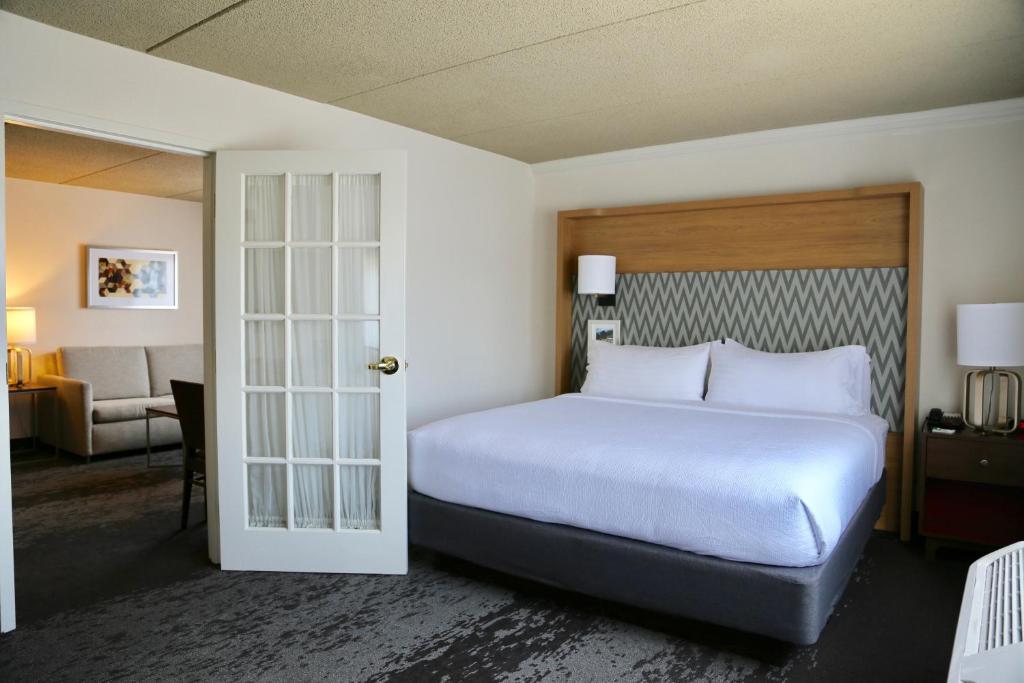 Holiday Inn Salem, an IHG Hotel - Suite King De Un Dormitorio