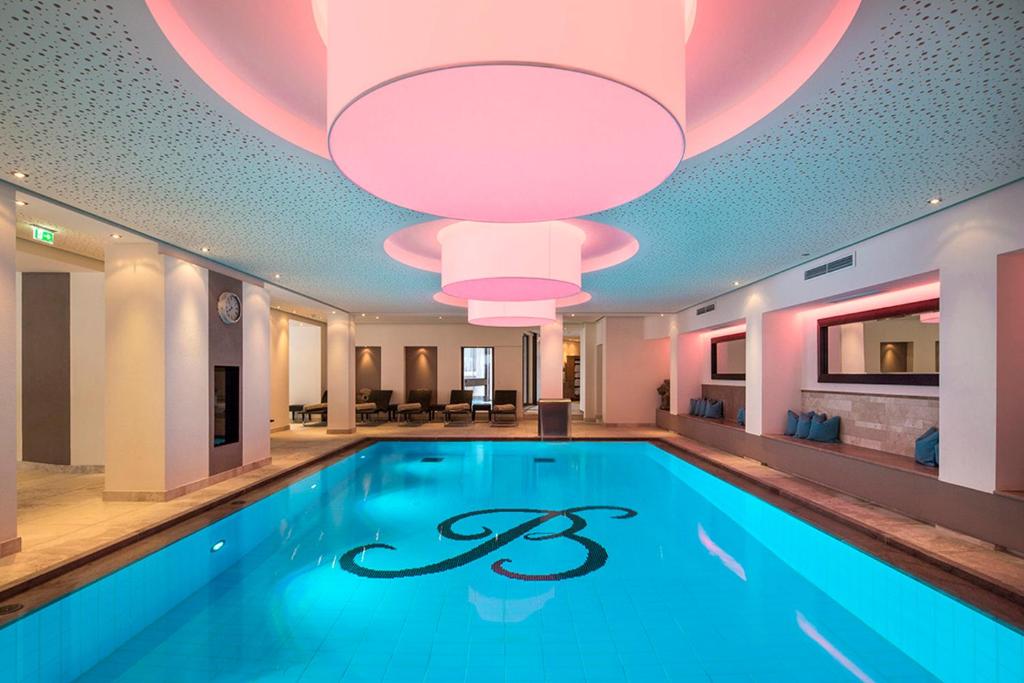 Bazén v ubytování Hotel Bergwelt nebo v jeho okolí