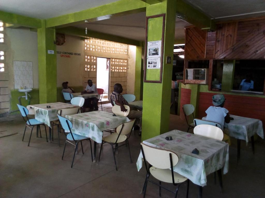 Istumisnurk majutusasutuses Mona Lisa Guest House, Kisumu