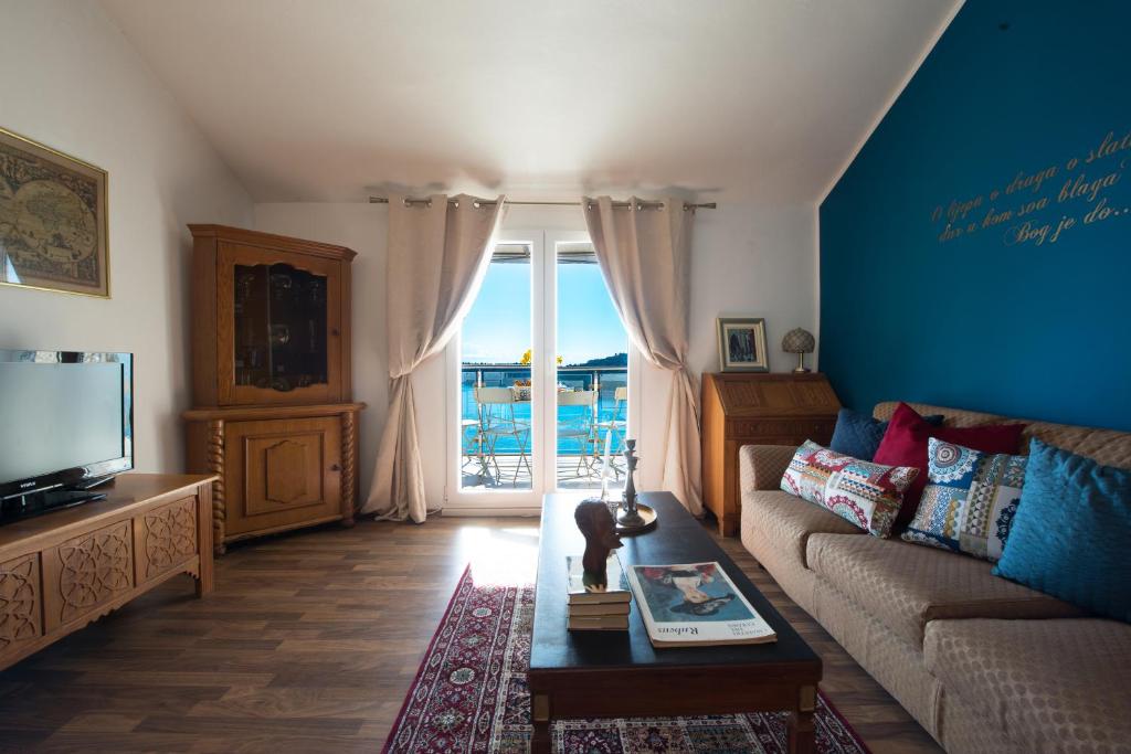 Posedenie v ubytovaní Two Palm Trees Apartment
