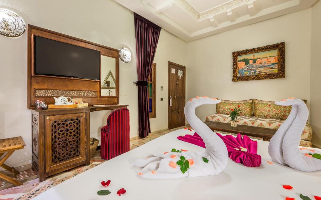 Postel nebo postele na pokoji v ubytování Hotel & Ryad Art Place Marrakech