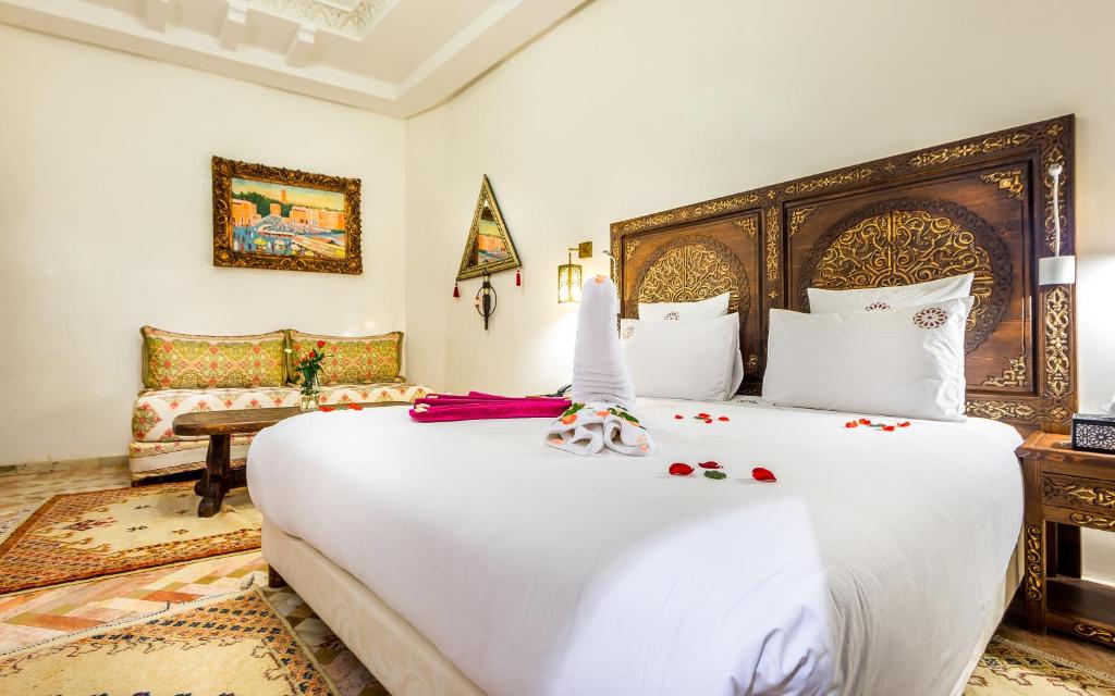 Postel nebo postele na pokoji v ubytování Hotel & Ryad Art Place Marrakech