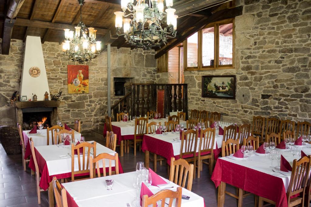 A restaurant or other place to eat at Casa Roan y Casa Grande