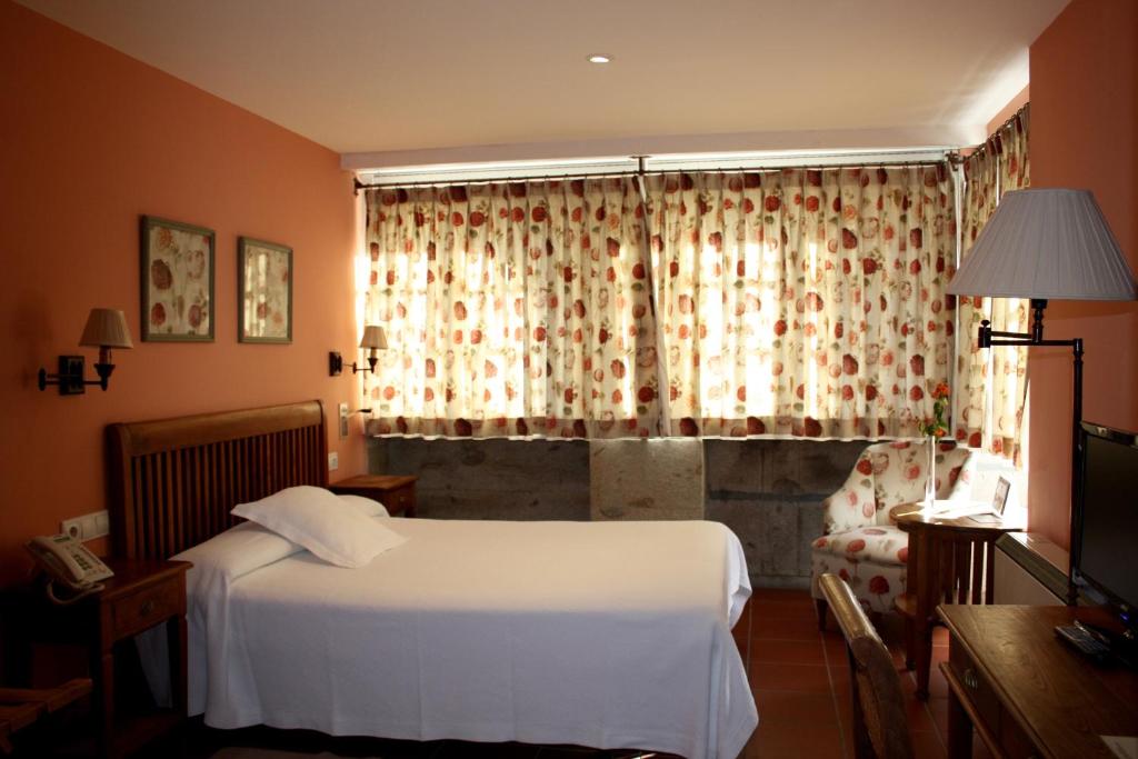 Hotel Pesqueria del Tambreにあるベッド