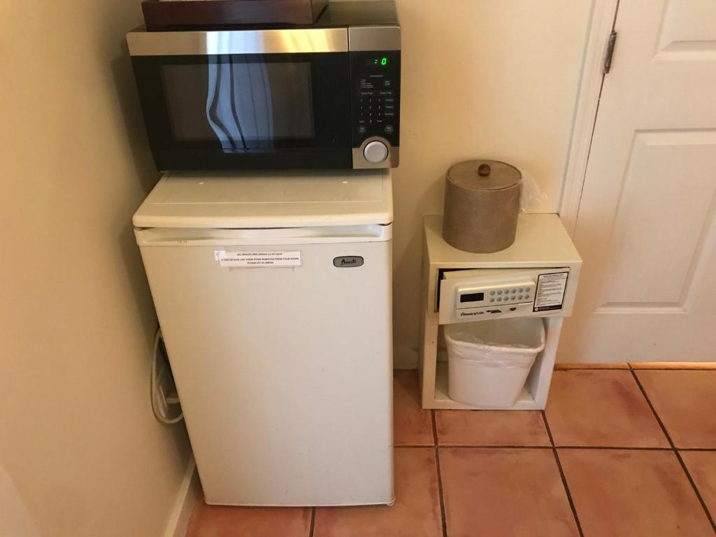 New Orleans House - Gay Male Adult Guesthouse - Özel Banyo Ile Oda 11b - Sadece Erkekler
