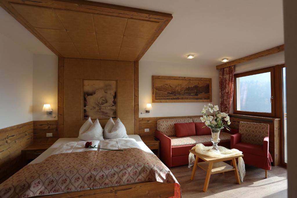 Postel nebo postele na pokoji v ubytování Molaris Lodge