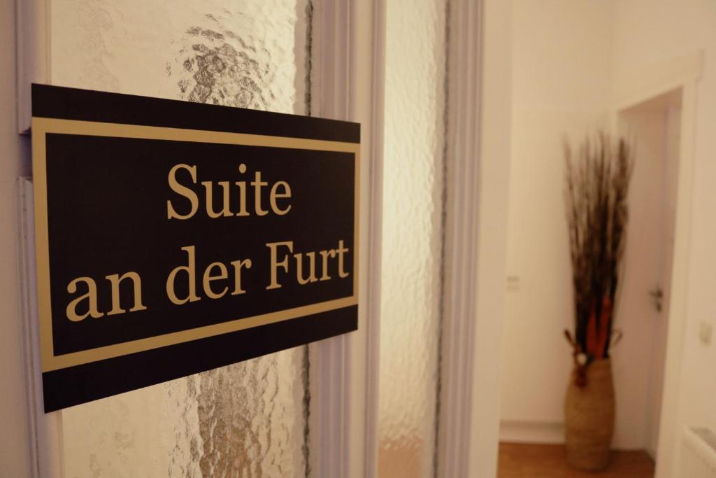 エアフルトにあるSuite an der Furtの家の看板