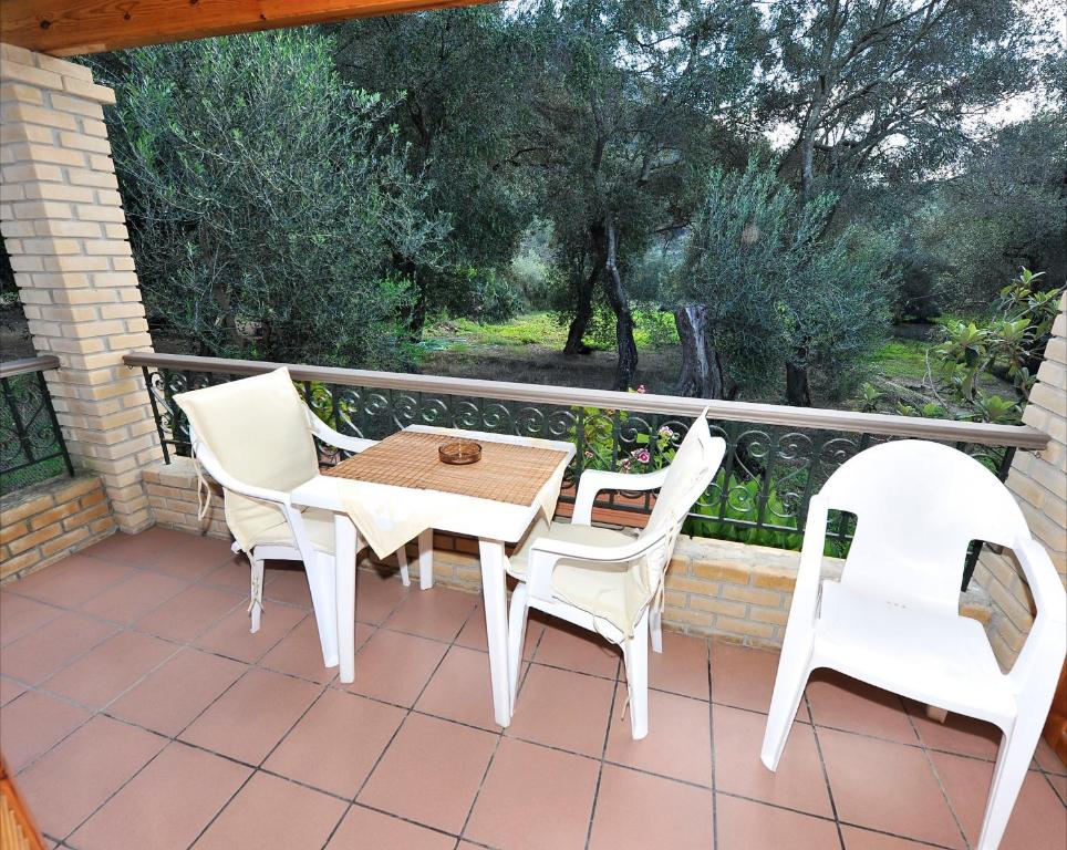 A balcony or terrace at Pieros Studios Lisipios