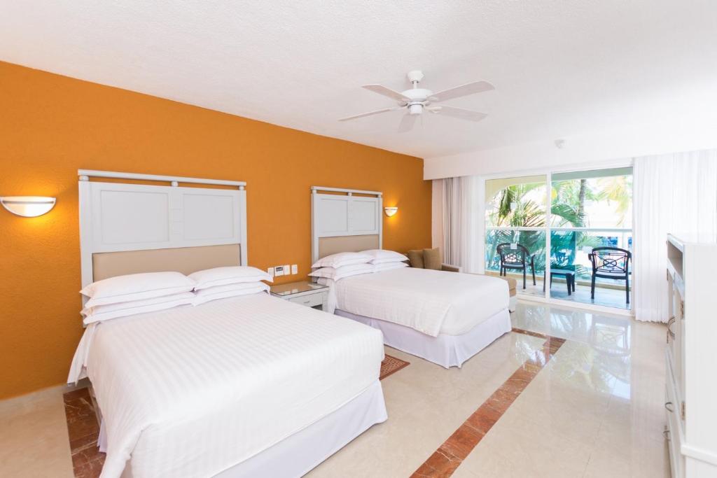 Postel nebo postele na pokoji v ubytování Occidental Costa Cancún - All Inclusive