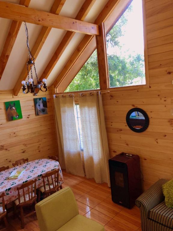 TV a/nebo společenská místnost v ubytování Cabañas Los Laureles - Lican Ray