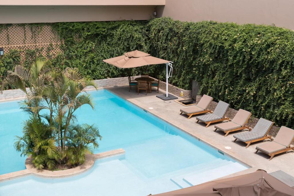 Bazén v ubytování LP Los Portales Hotel Piura nebo v jeho okolí