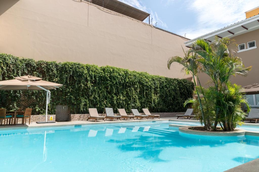 Bazén v ubytování LP Los Portales Hotel Piura nebo v jeho okolí