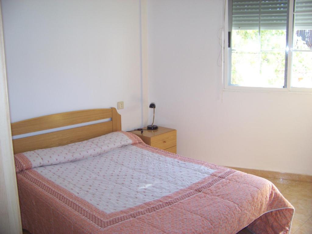 A bed or beds in a room at Apartamentos Chelo