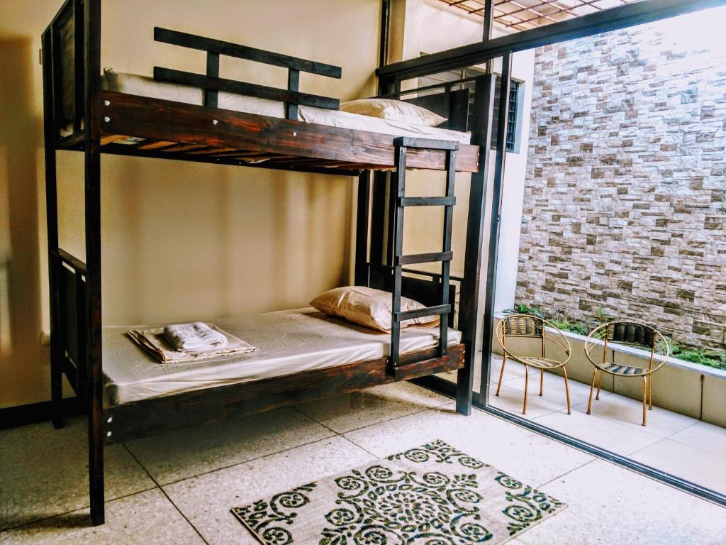 Postel nebo postele na pokoji v ubytování Stray Cat Hostel